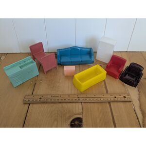 Lot of 8 vintage plastic dollhouse furniture pieces - 1950's - Made in USA